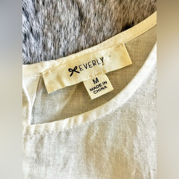 EUC Everly Elegant White Lace Women's Peasant Top Lace Embroidered Button Medium - Picture 12 of 14